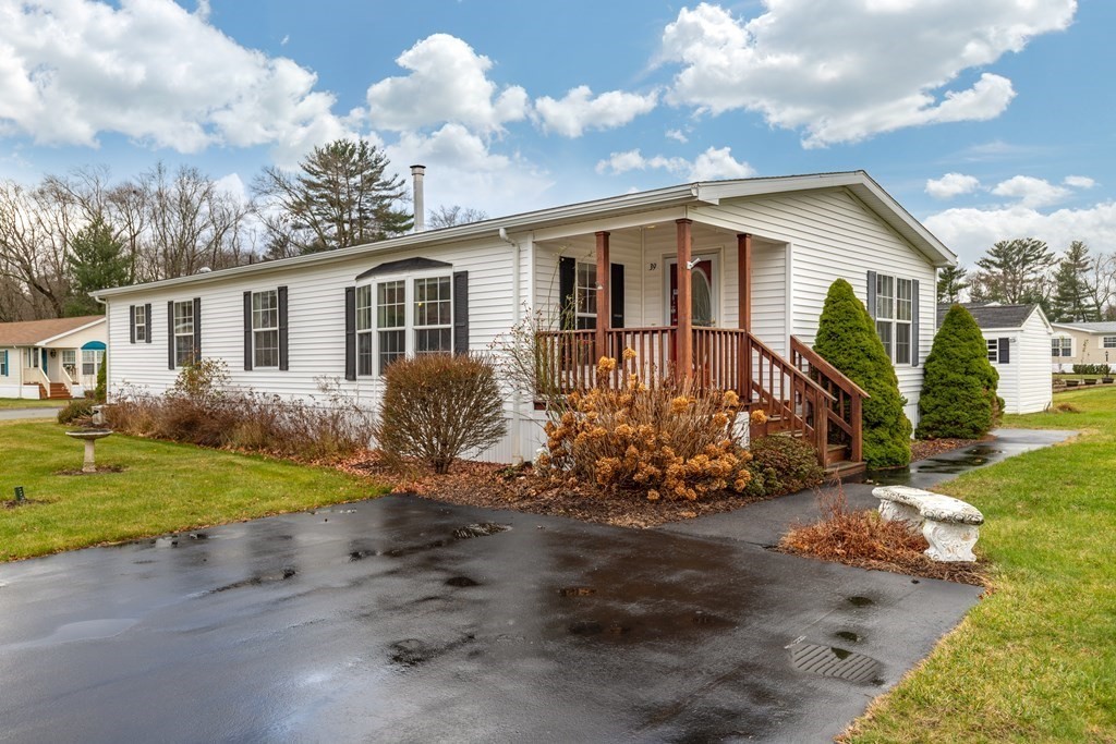 39 George's Loop Raynham, MA 02767 - Photo 1 of 41 Gallery Image 1