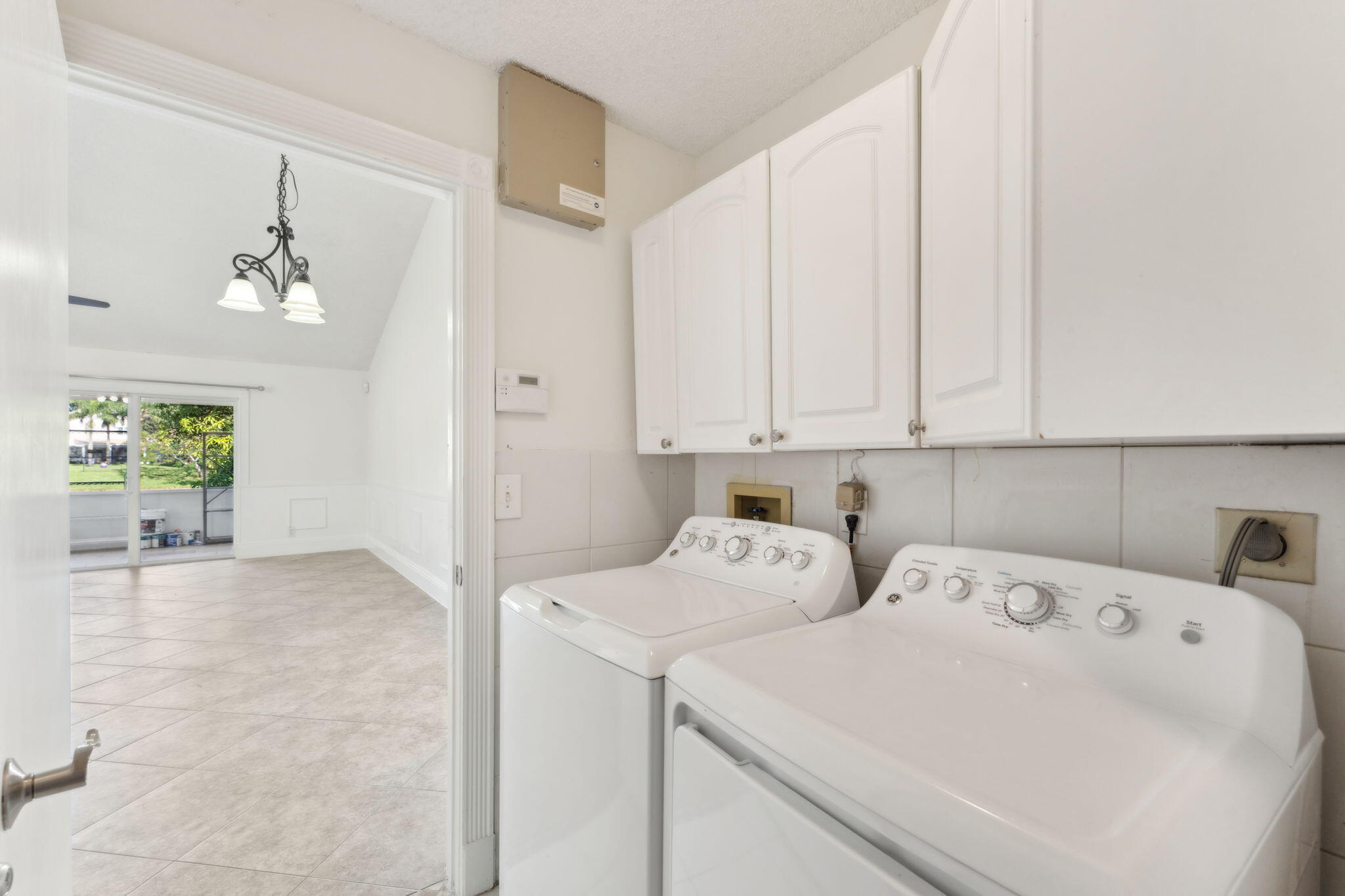 3855 Sabal Lakes Road Delray Beach, FL 33445 - Photo 22 of 31 Laundry Area