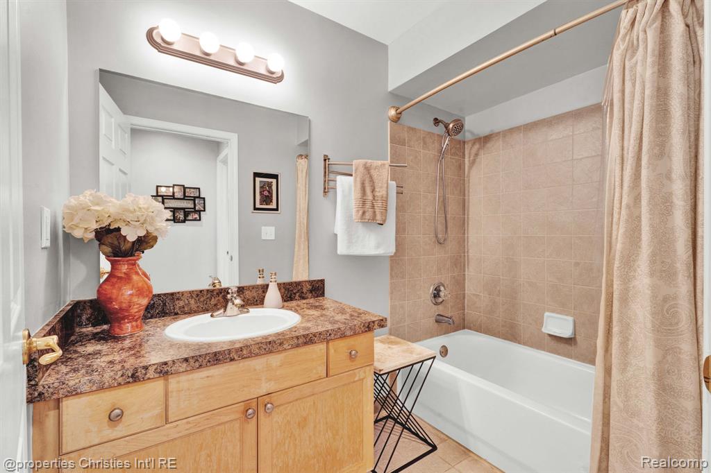 3581 Oakmonte Boulevard, Unit 60 Rochester, MI 48306 - Photo 21 of 48 Gallery Image 21