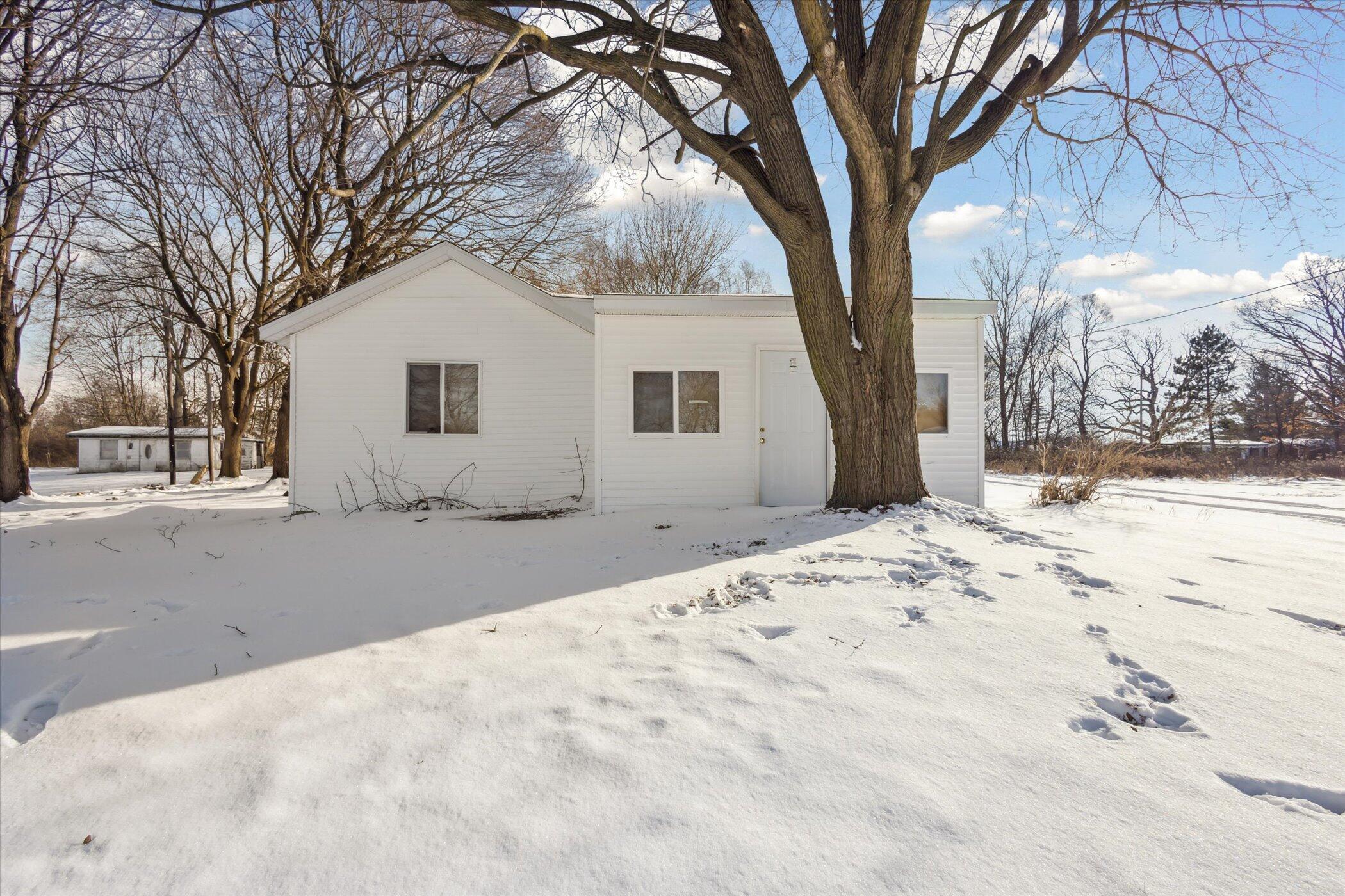 7182 Whites Bridge Road Belding, MI 48809 - Photo 2 of 14 Exterior