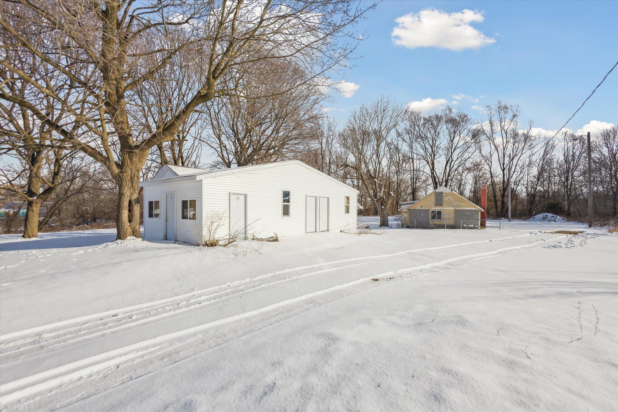 7182 Whites Bridge Road Belding, MI 48809 - Photo 4 of 14 Exterior
