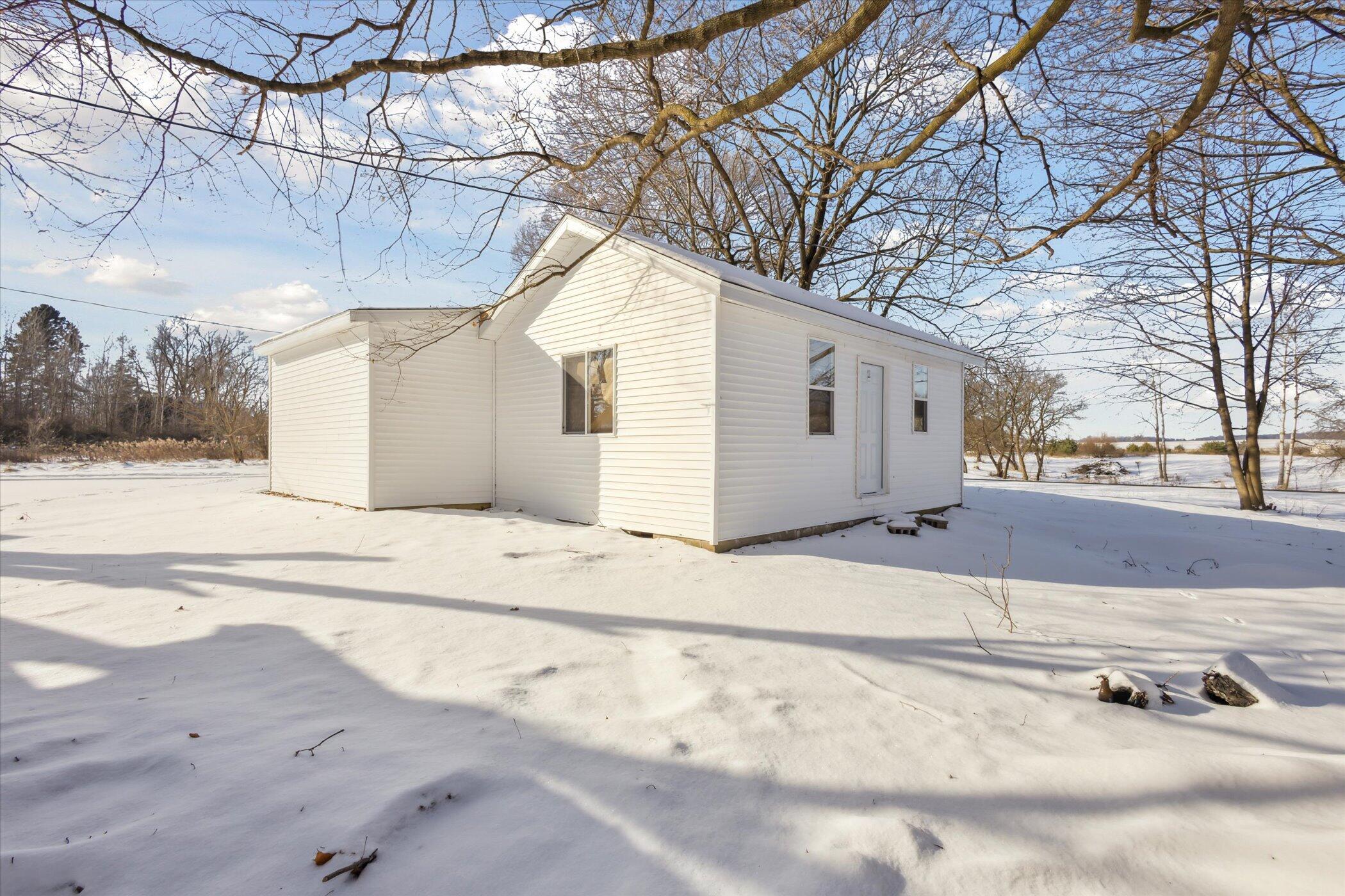7182 Whites Bridge Road Belding, MI 48809 - Photo 7 of 14 Exterior