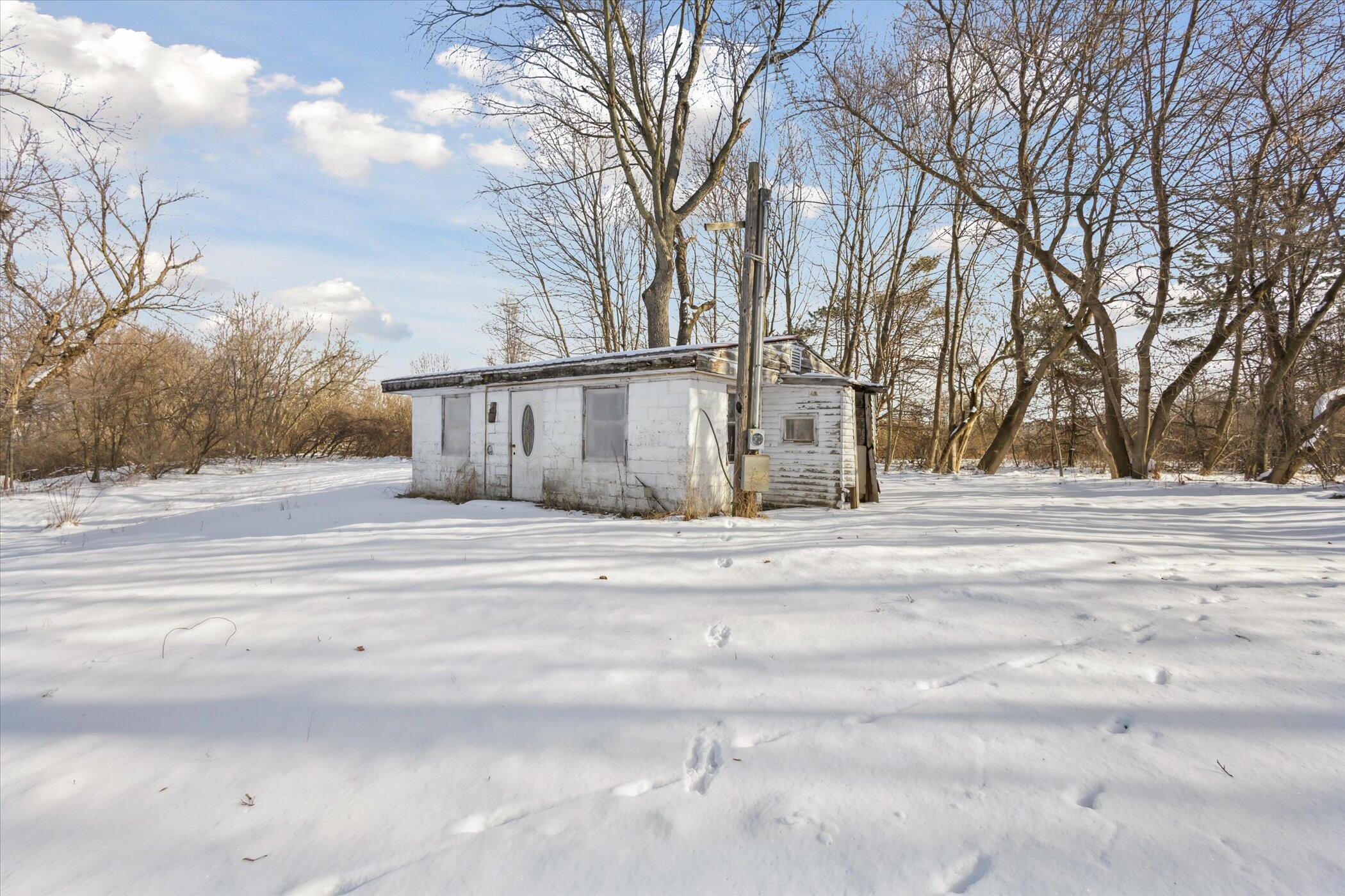 7182 Whites Bridge Road Belding, MI 48809 - Photo 8 of 14 Exterior