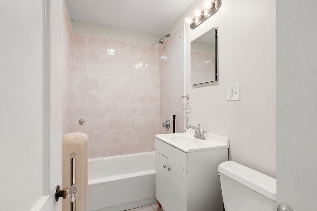 15 Raymond Road Salem, MA 01970 - Photo 13 of 38 Gallery Image 13