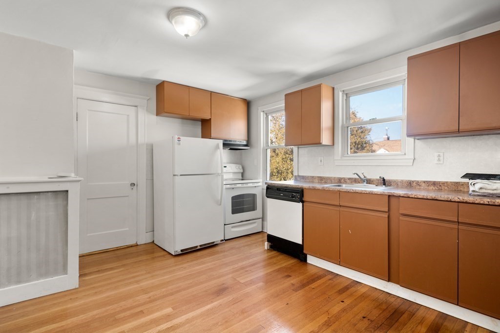 15 Raymond Road Salem, MA 01970 - Photo 7 of 38 Gallery Image 7