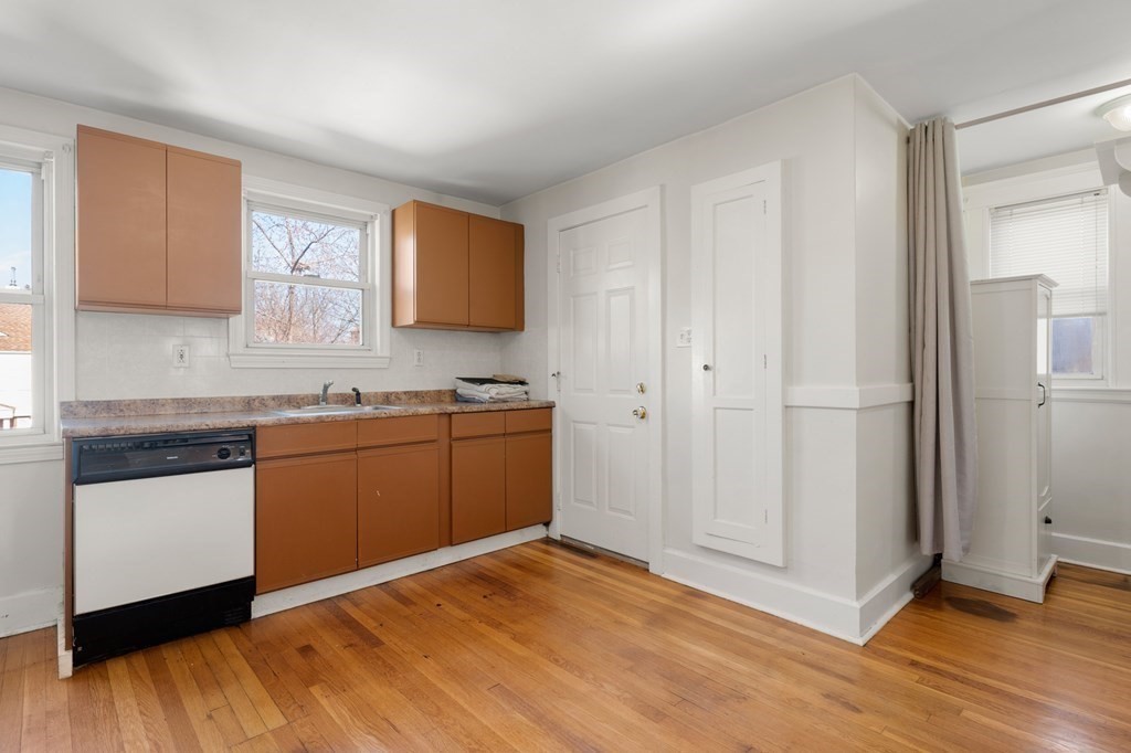 15 Raymond Road Salem, MA 01970 - Photo 8 of 38 Gallery Image 8