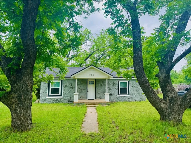 $225,000 | 706 Golf Course Road, Gatesville, TX 76528