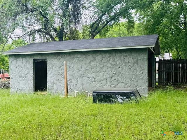 $225,000 | 706 Golf Course Road, Gatesville, TX 76528