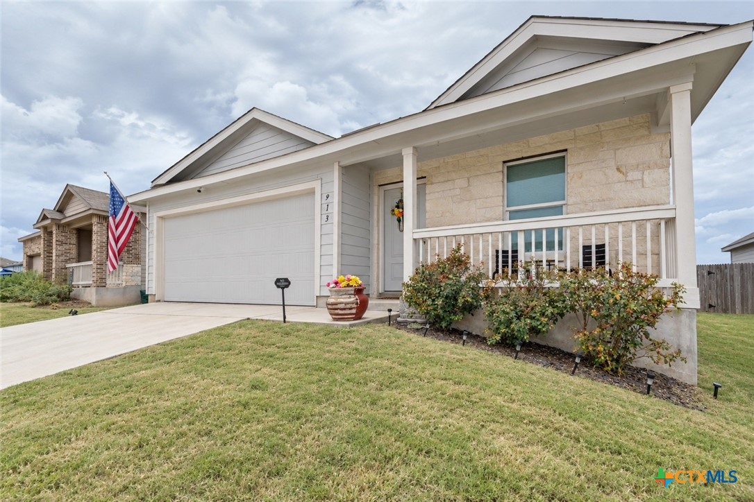 913 Riviera Court Seguin, TX 78155 - Photo 3 of 24 Gallery Image 3