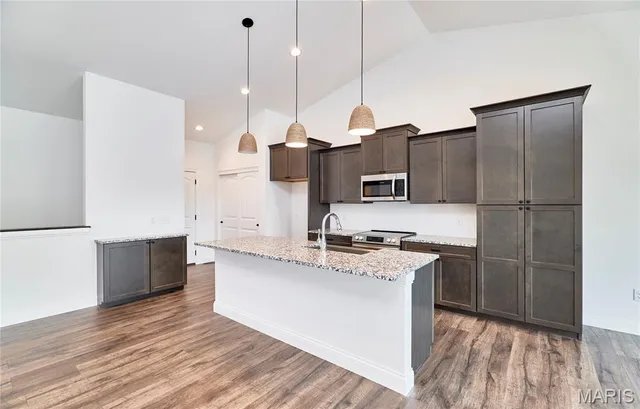 $358,400 | 16 Canyon Creek Court, Moscow Mills, MO 63362