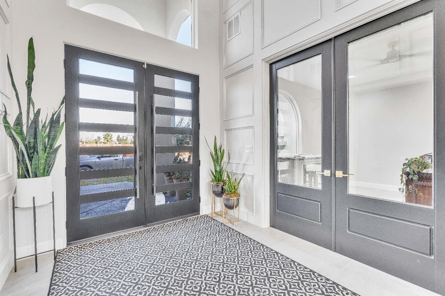 402 South Michelle Avenue Kerman, CA 93630 - Photo 11 of 70 Entrywway