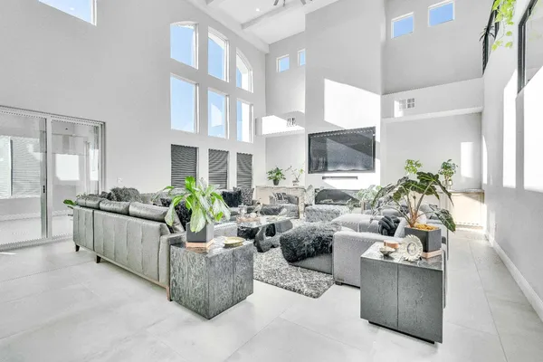 $1,250,000 | 402 South Michelle Avenue, Kerman, CA 93630