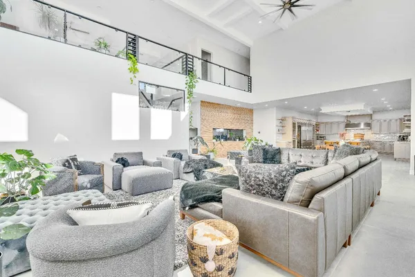 $1,250,000 | 402 South Michelle Avenue, Kerman, CA 93630