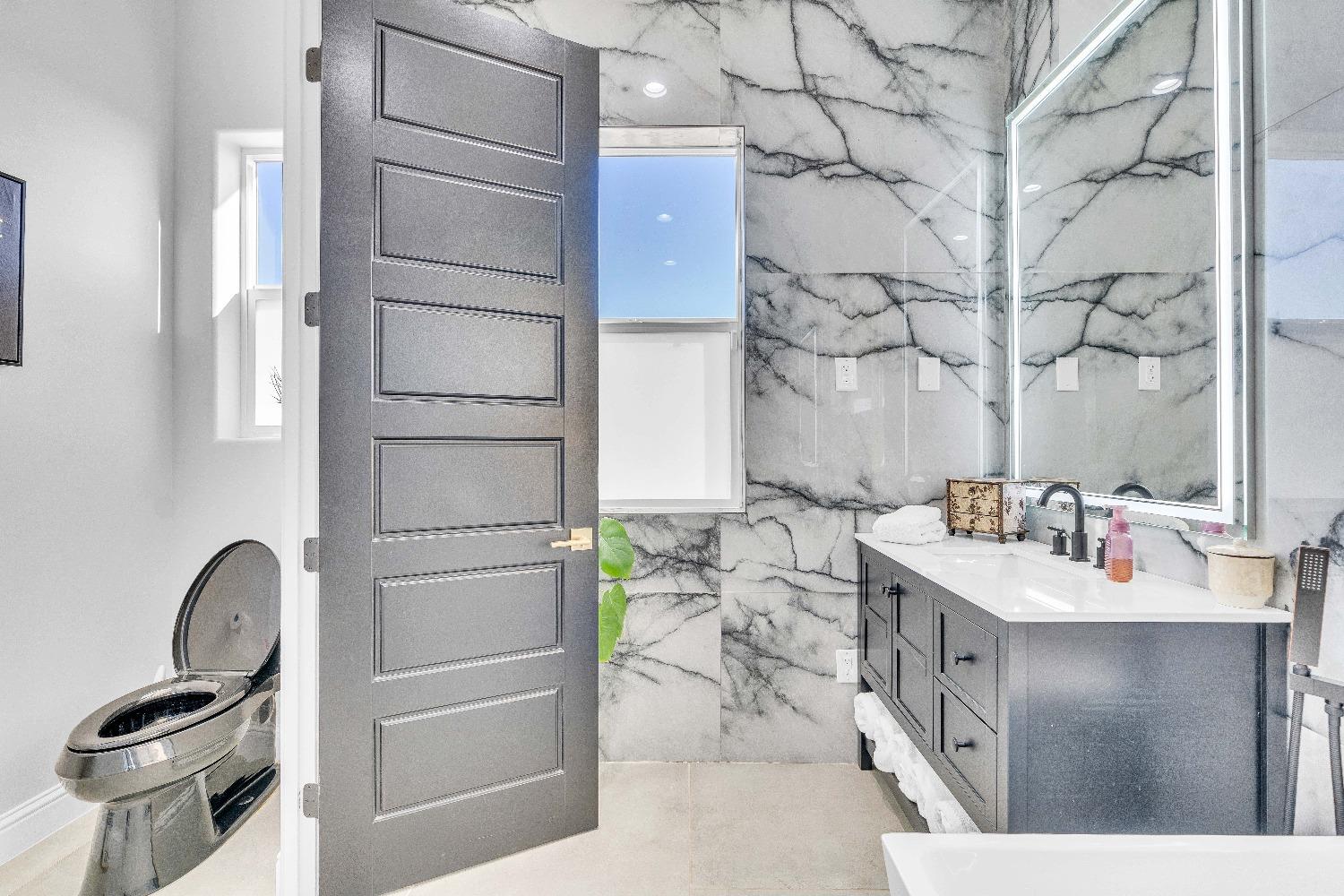 402 South Michelle Avenue Kerman, CA 93630 - Photo 46 of 70 Primary Bathroom Upstairs