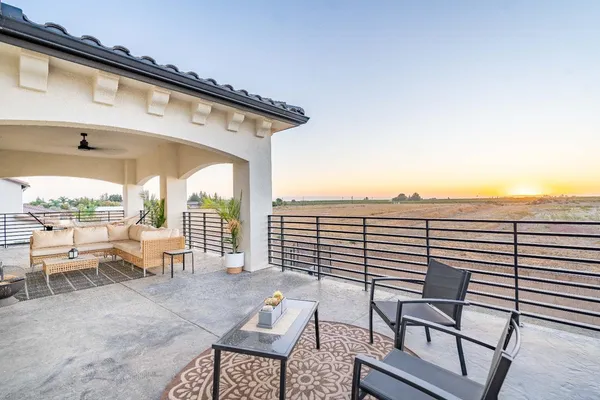 $1,250,000 | 402 South Michelle Avenue, Kerman, CA 93630