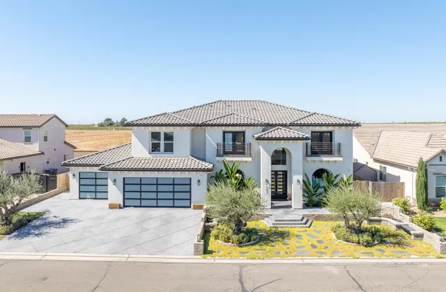 $1,250,000 | 402 South Michelle Avenue, Kerman, CA 93630