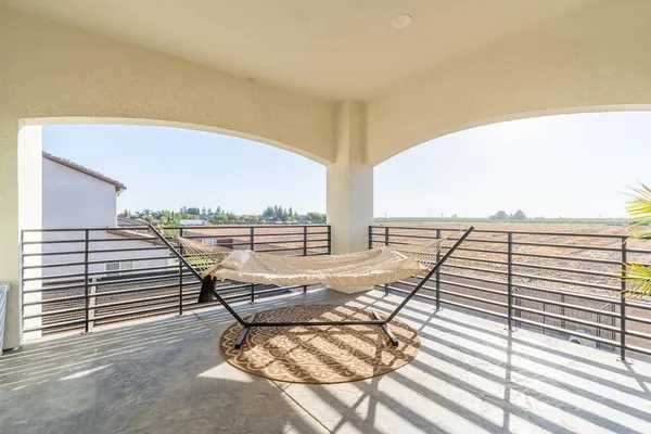 $1,250,000 | 402 South Michelle Avenue, Kerman, CA 93630