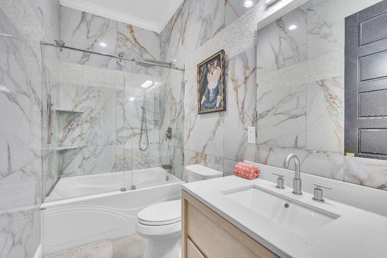 402 South Michelle Avenue Kerman, CA 93630 - Photo 54 of 70 Upstairs Bathroom 1