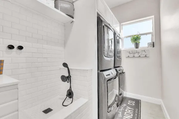 $1,250,000 | 402 South Michelle Avenue, Kerman, CA 93630