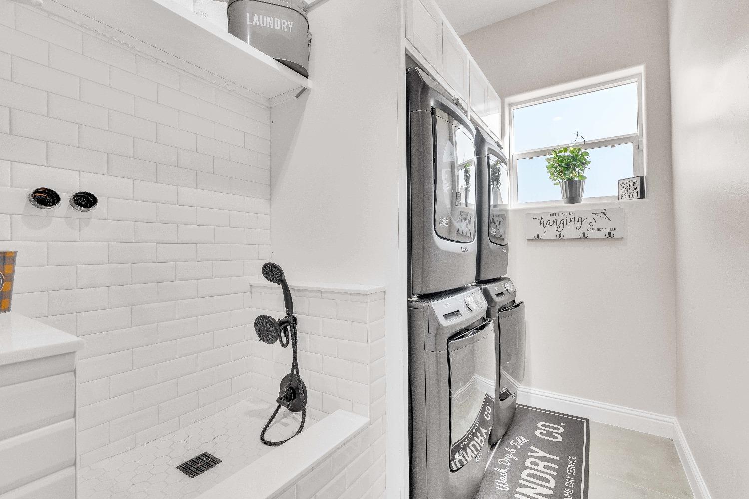 402 South Michelle Avenue Kerman, CA 93630 - Photo 58 of 70 Upstairs Laundry