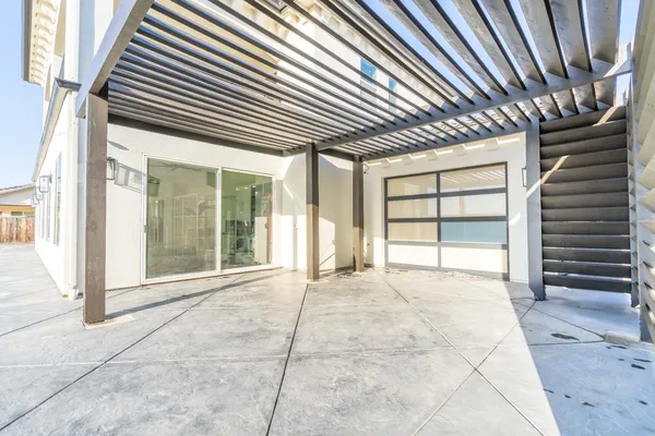 $1,250,000 | 402 South Michelle Avenue, Kerman, CA 93630