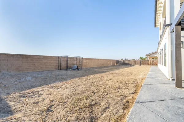 $1,250,000 | 402 South Michelle Avenue, Kerman, CA 93630