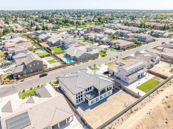 $1,250,000 | 402 South Michelle Avenue, Kerman, CA 93630