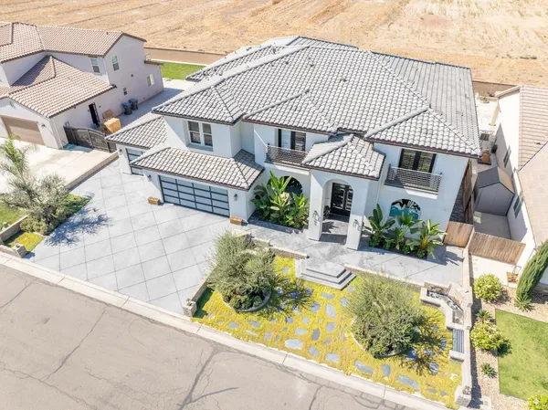 $1,250,000 | 402 South Michelle Avenue, Kerman, CA 93630