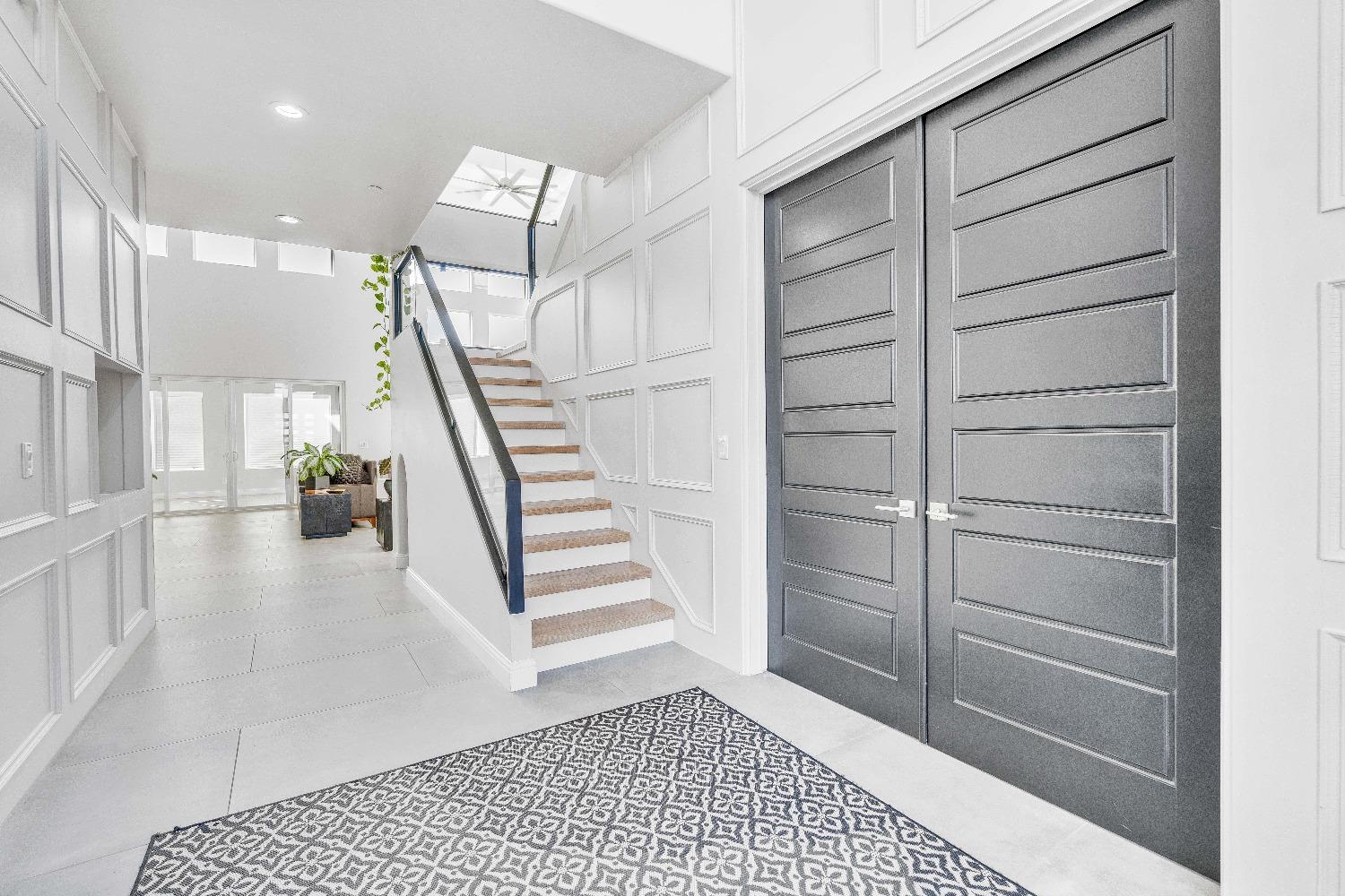 402 South Michelle Avenue Kerman, CA 93630 - Photo 9 of 70 Entrywway