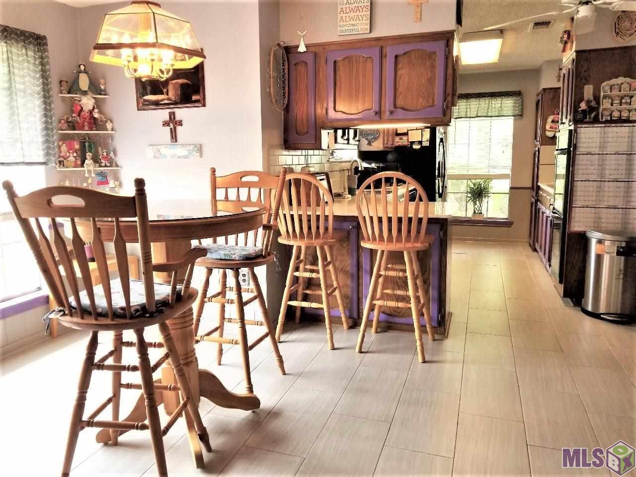 13706 Cypress Ridge Avenue Baton Rouge, LA 70817 - Photo 16 of 41 View from Breakfast Room looking into Kitchen