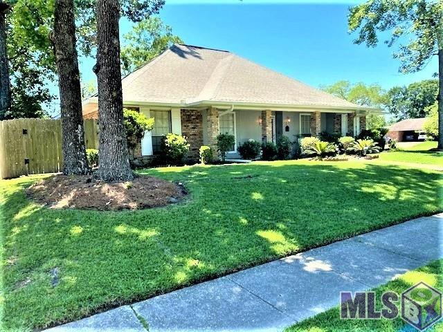 13706 Cypress Ridge Avenue Baton Rouge, LA 70817 - Photo 2 of 41 Beautiful Landscaping