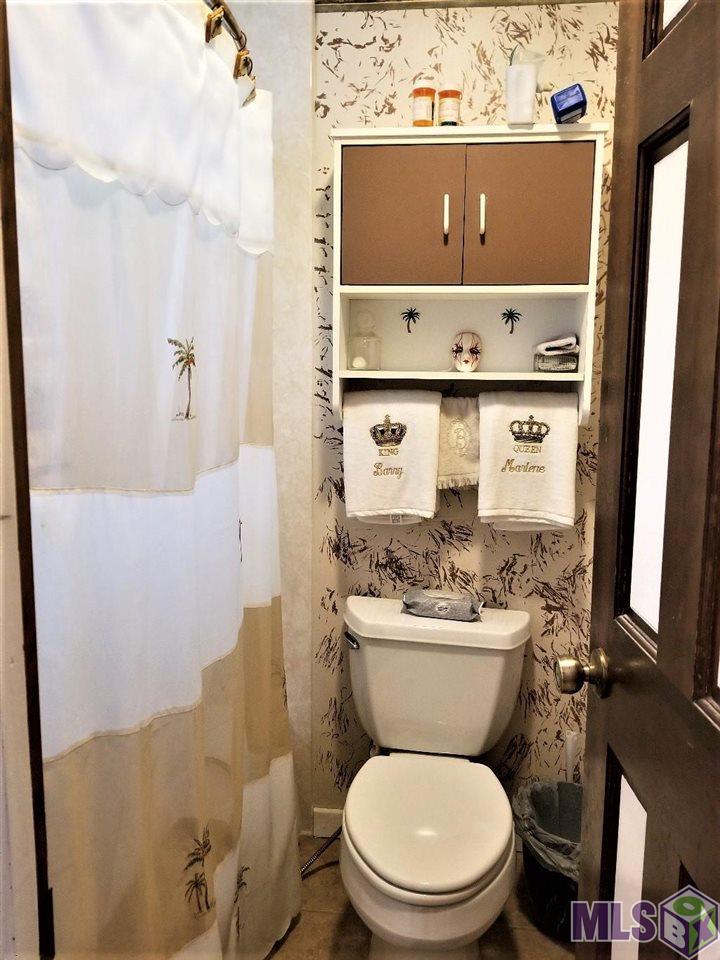 13706 Cypress Ridge Avenue Baton Rouge, LA 70817 - Photo 22 of 41 Master Bath features combination Tub/Shower