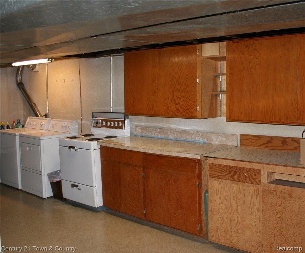 2578 Chicago Road Warren, MI 48092 - Photo 18 of 19 base Kit & Laun