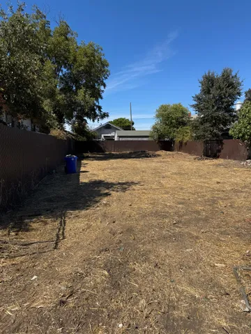 a ocean view with beach