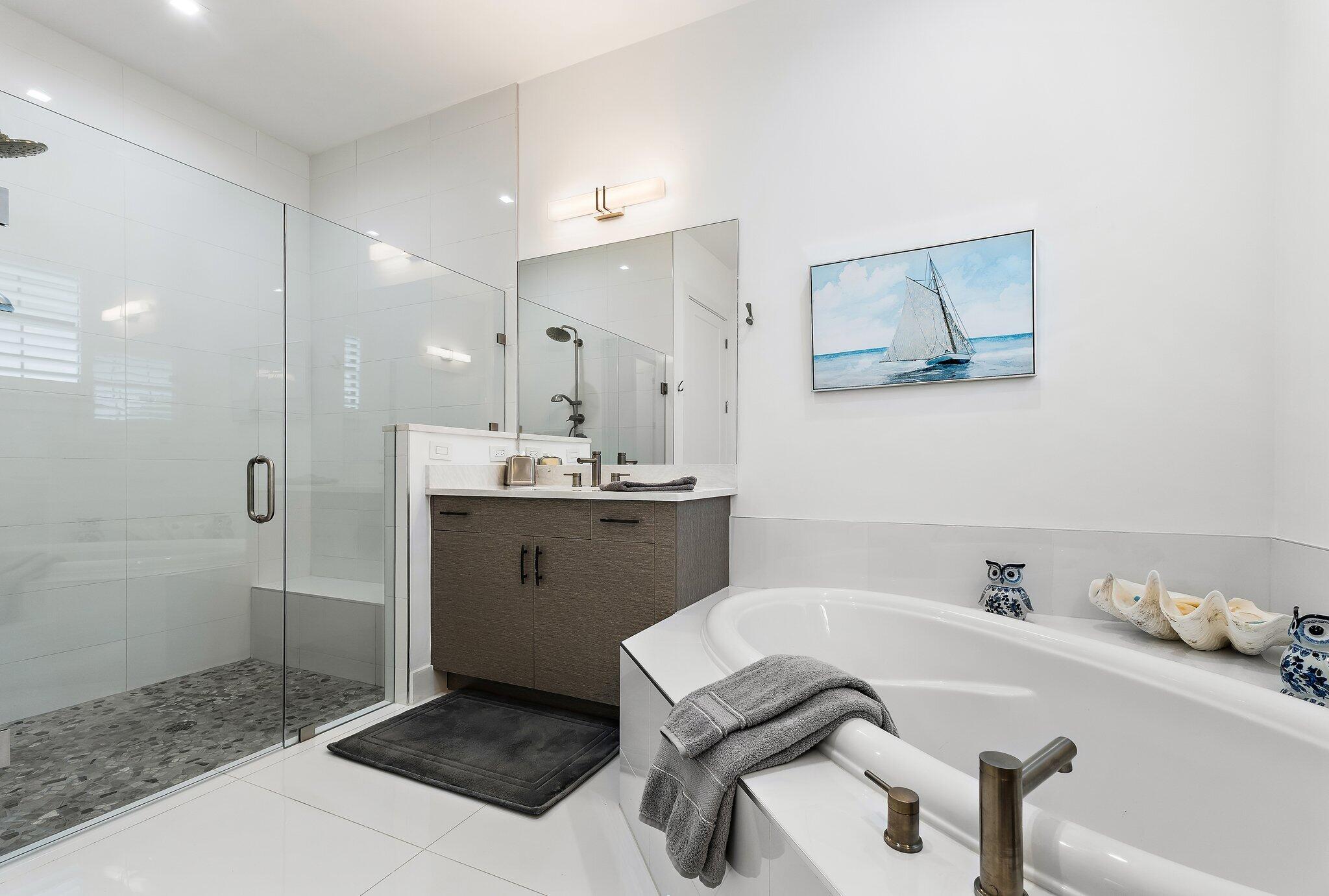 2908 Gin Berry Way West Palm Beach, FL 33401 - Photo 25 of 70 Primary Bathroom