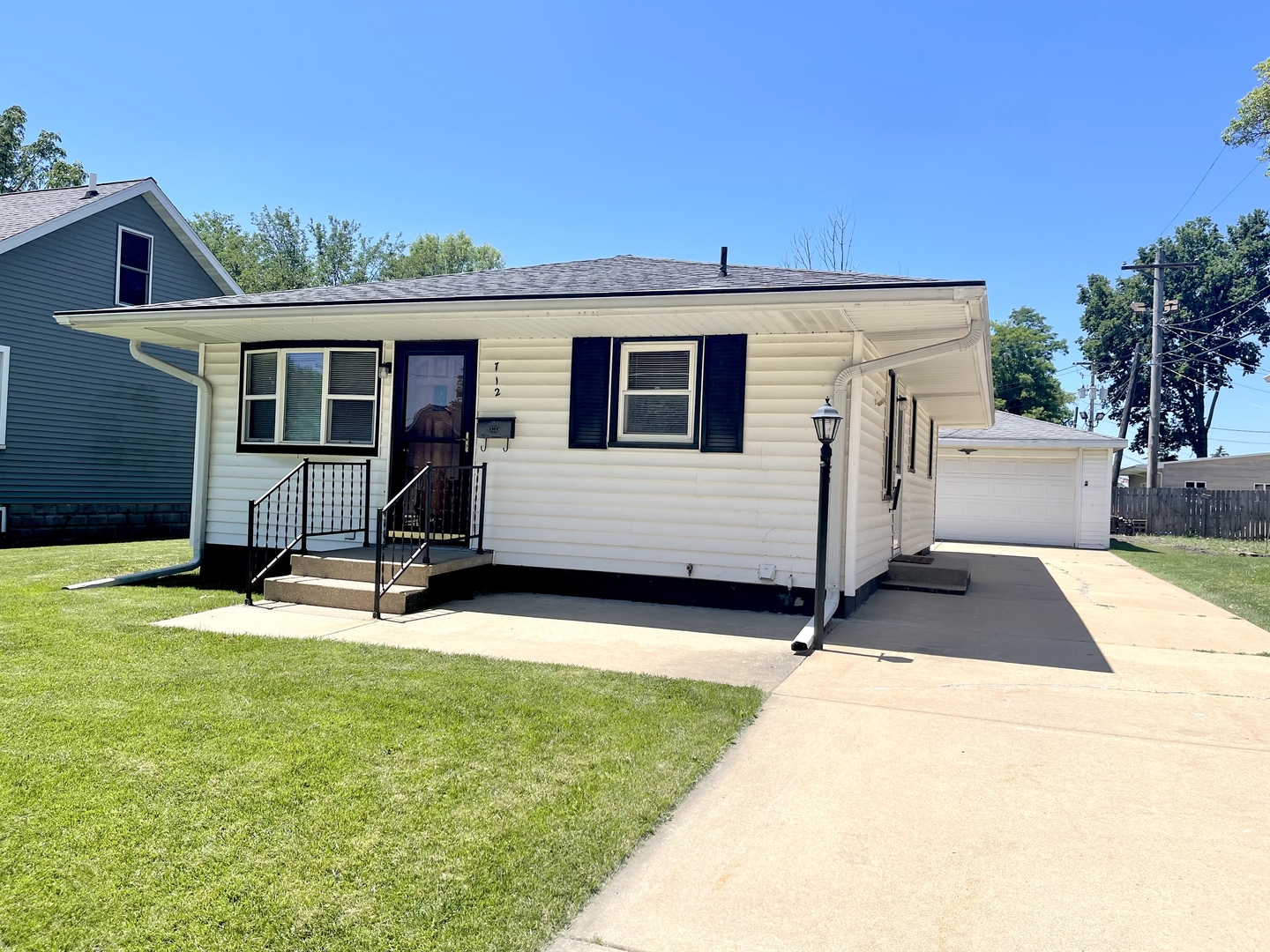 712 Henry Street Peru, IL 61354 - Photo 1 of 15 Gallery Image 1