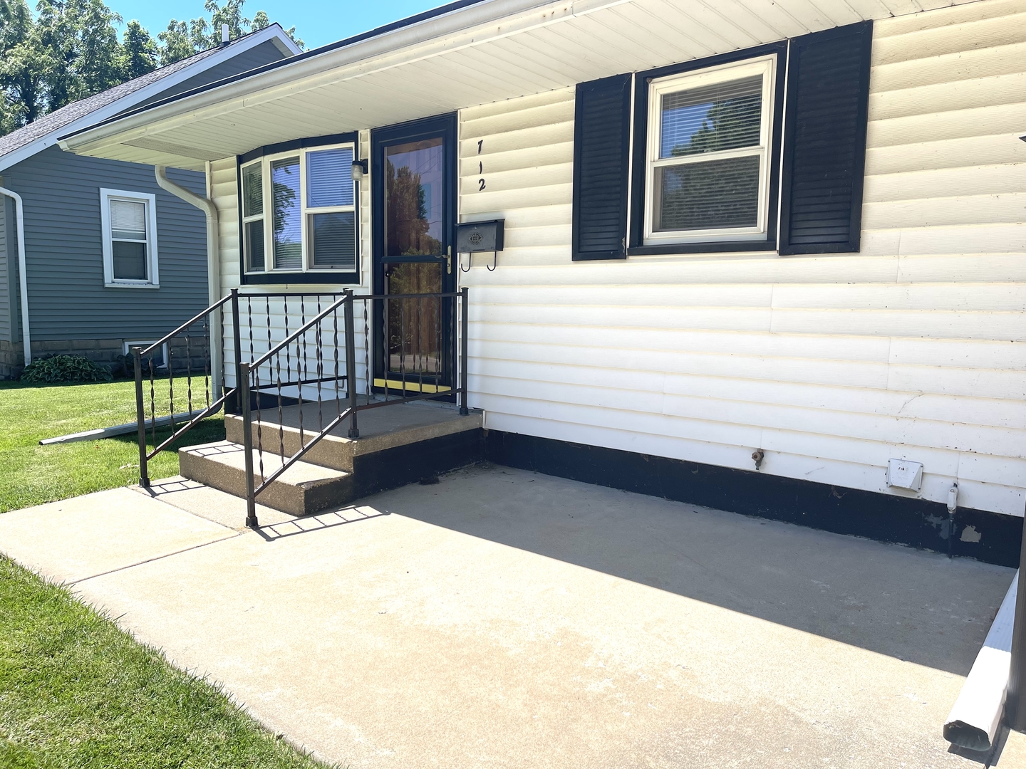 712 Henry Street Peru, IL 61354 - Photo 2 of 15 Gallery Image 2
