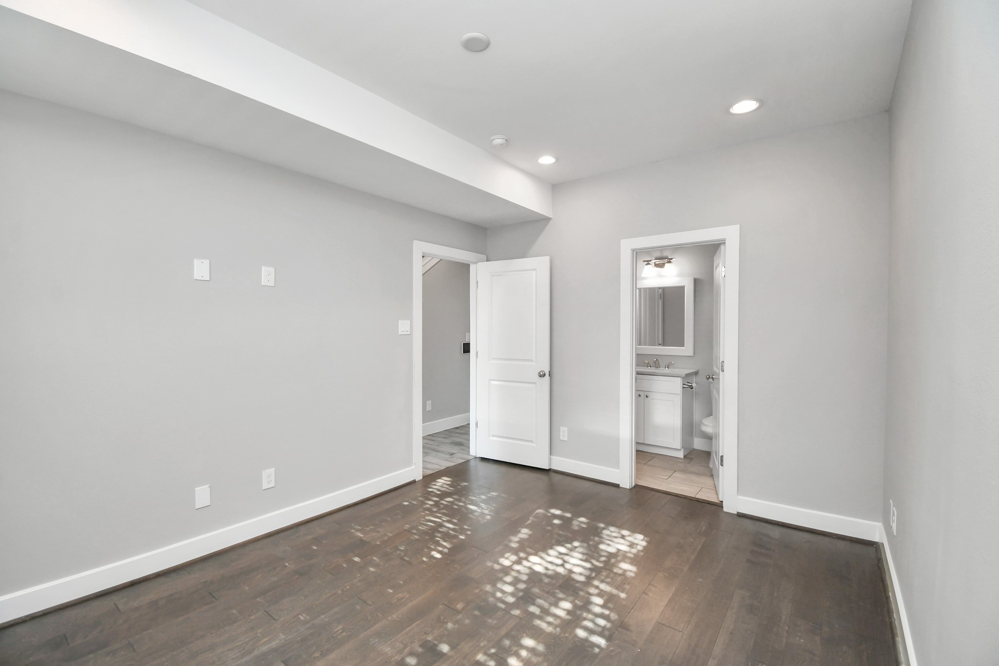308 Palmer Street Houston, TX 77003 - Photo 16 of 36 a view of a hallway with empty room