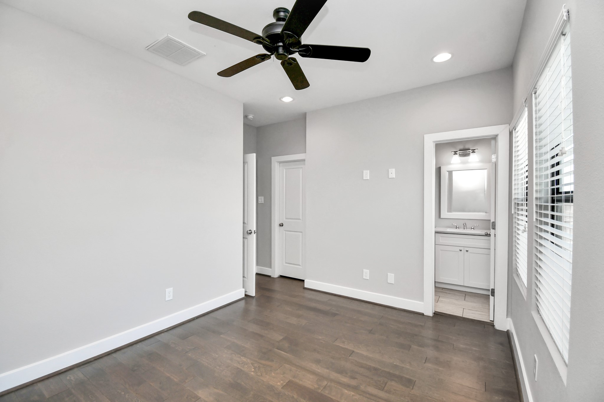 308 Palmer Street Houston, TX 77003 - Photo 29 of 36 an empty room with wooden floor cabinet and a ceiling fan