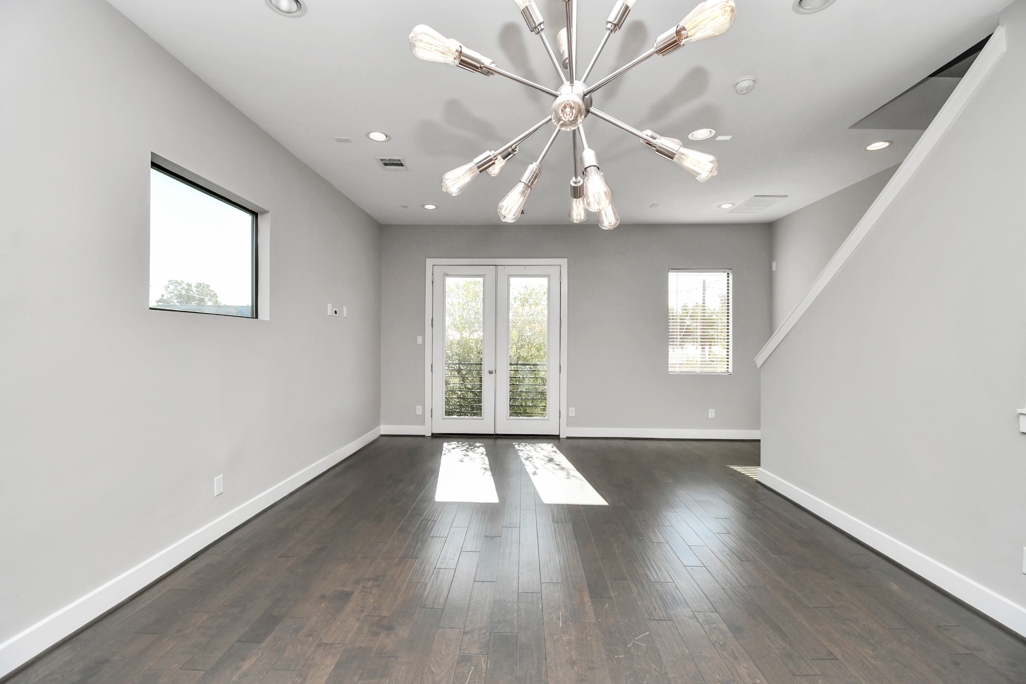 308 Palmer Street Houston, TX 77003 - Photo 5 of 36 an empty room with wooden floor and windows