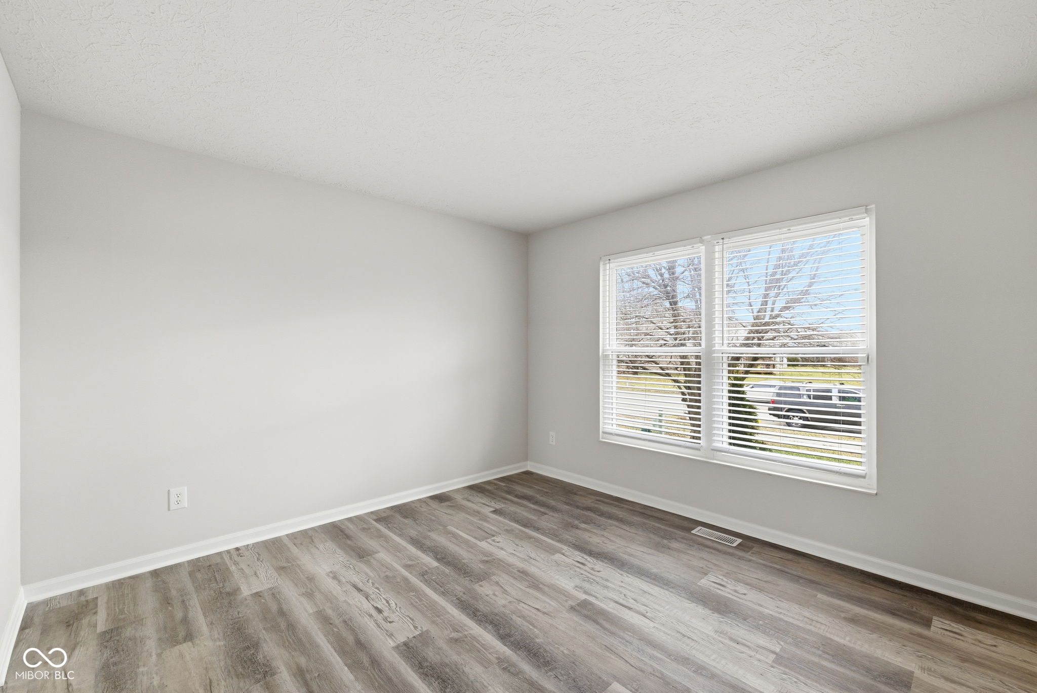 3448 Waterloo Drive Indianapolis, IN 46268 - Photo 5 of 42