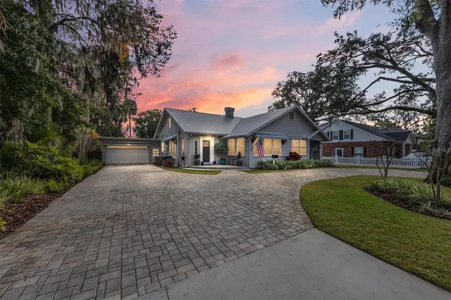 a view of a garden with an empty space