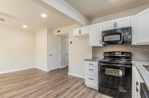 $1,800 | 1821 East Grauwyler Road, Unit 188, Irving, TX 75061