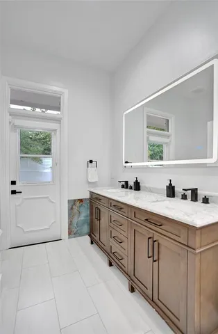 a view of a yard in front of house