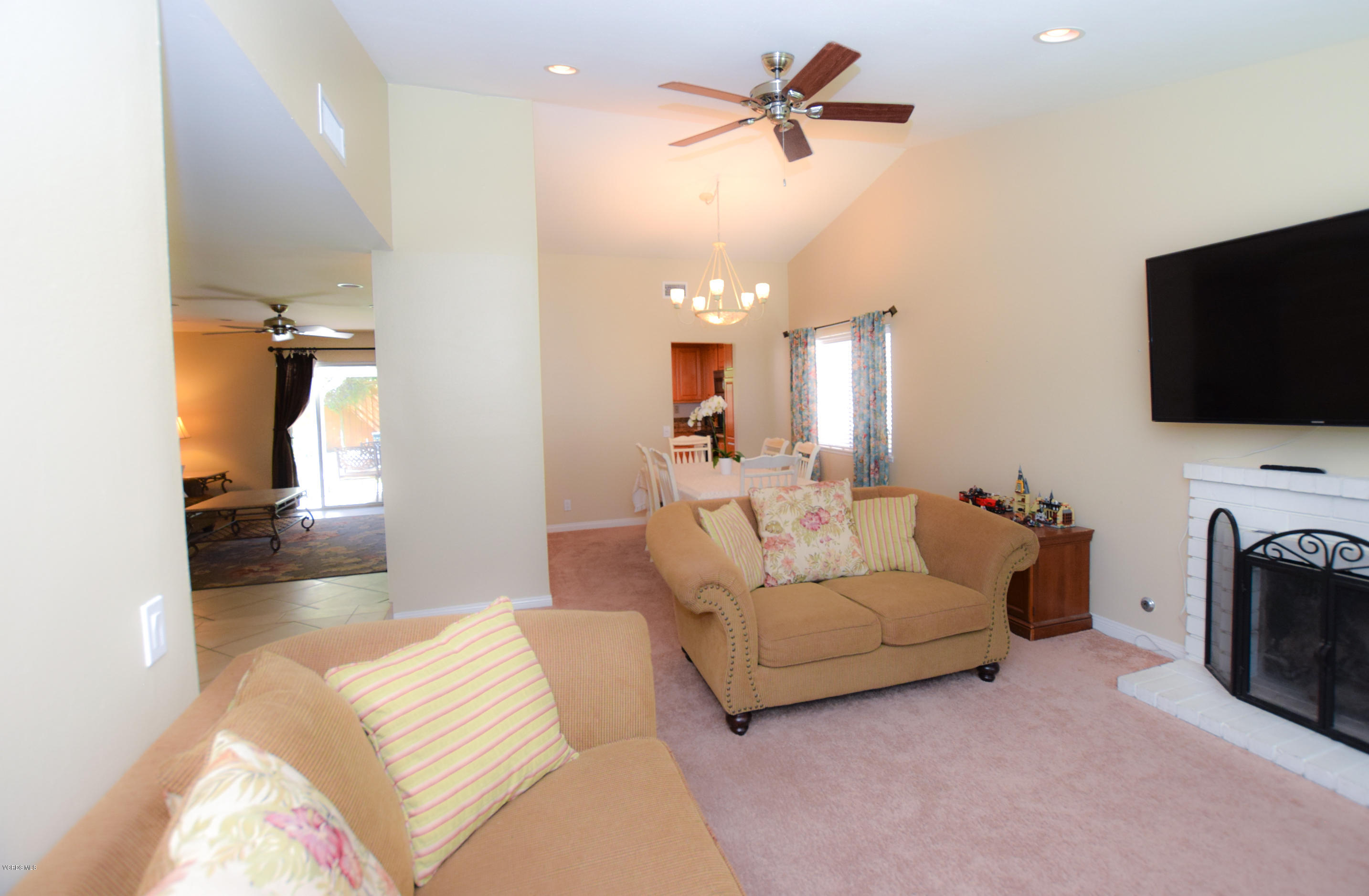13133 East Annette Street Moorpark, CA 93021 - Photo 3 of 20 13133 annette (2 of 19)
