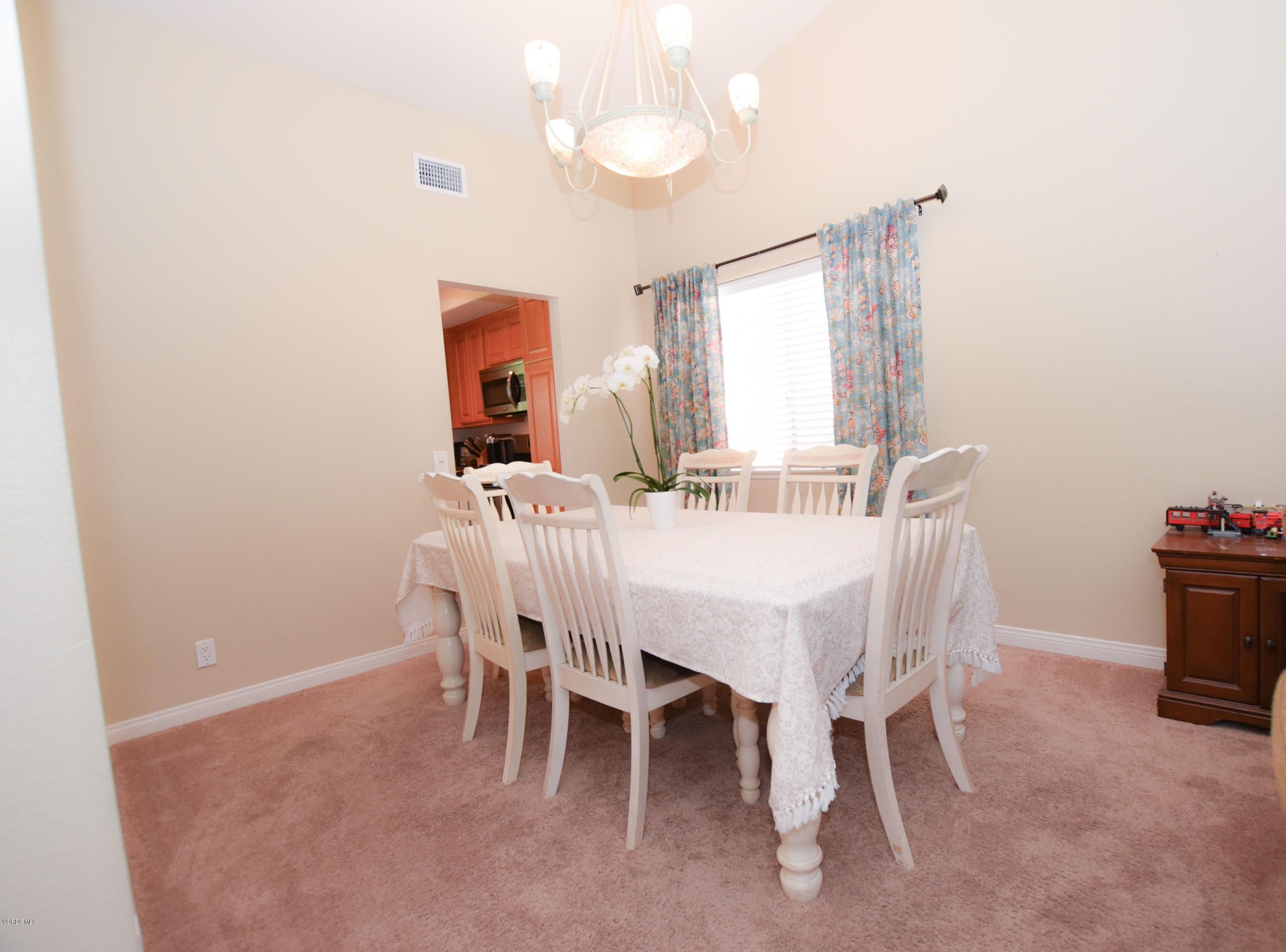 13133 East Annette Street Moorpark, CA 93021 - Photo 5 of 20 13133 annette (3 of 19)