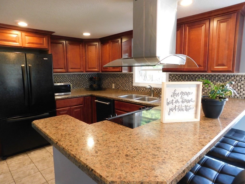 27 Newhouse Street Springfield, MA 01118 - Photo 13 of 36 Gallery Image 13