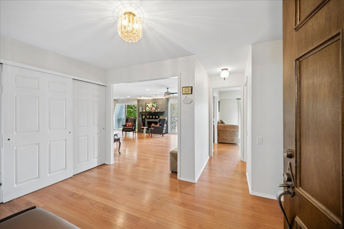 3741 Mission Hills Road, Unit 201 Northbrook, IL 60062 - Photo 3 of 26