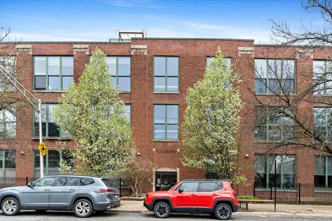 $325,000 | 2650 West Belden Avenue, Unit 215, Chicago, IL 60647