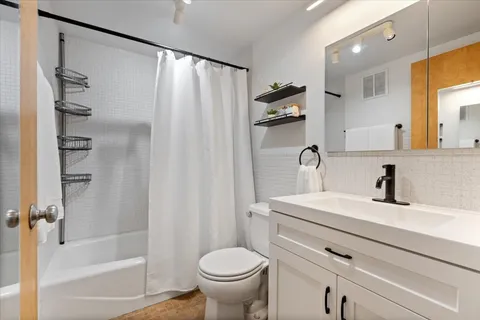 $325,000 | 2650 West Belden Avenue, Unit 215, Chicago, IL 60647